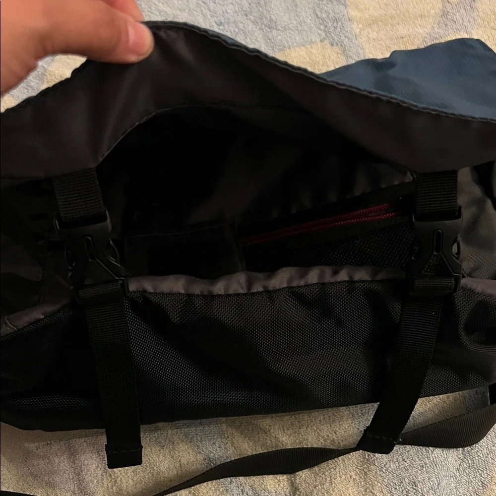 Victorinox Blue and Black Men's Messenger Bag